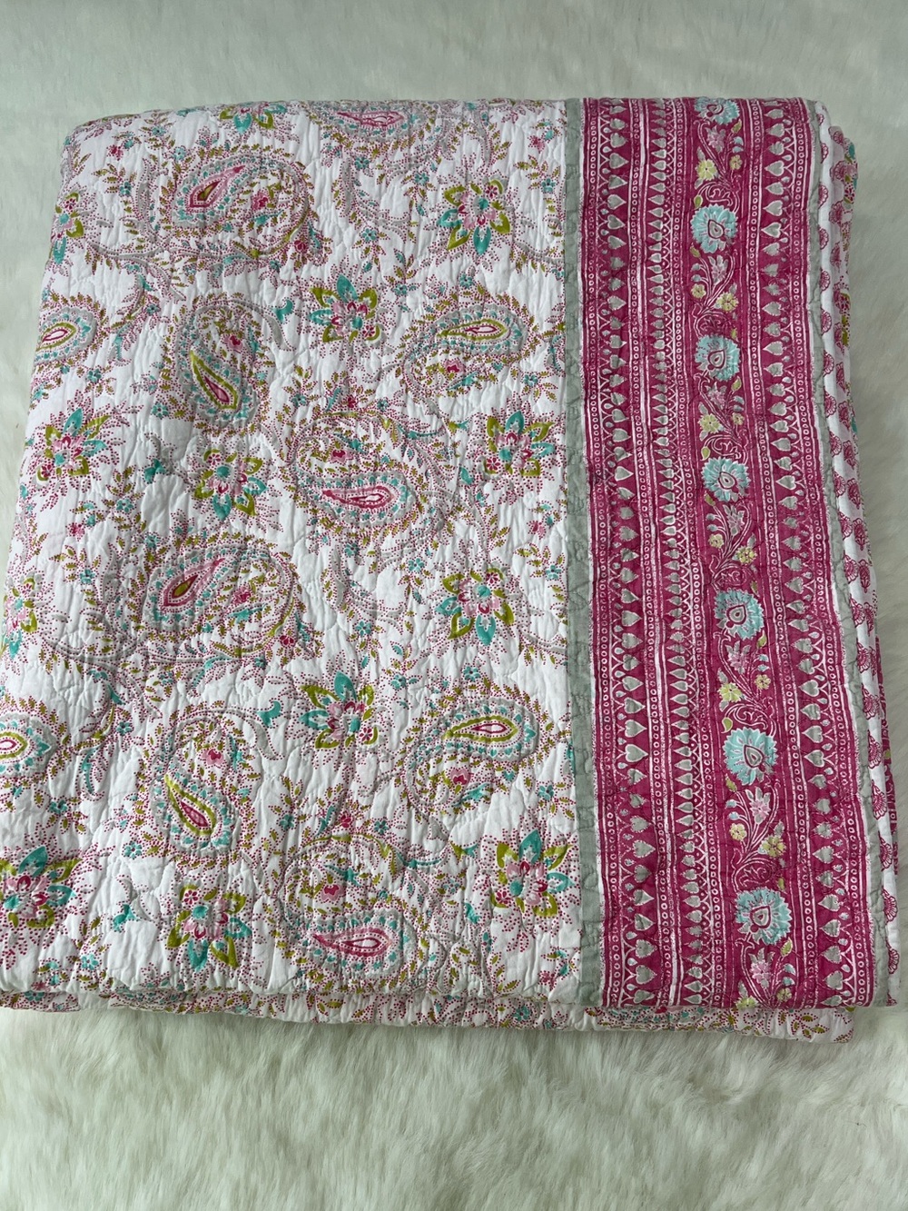 Jessica Simpson 100% cotton Paisley Quilted Coverlet .queen size colourful quilt